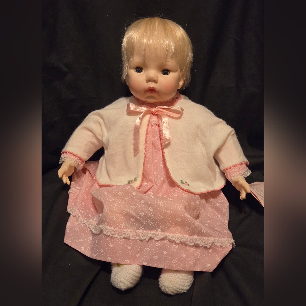 Vtg 1996 Madame Alexander Victoria Baby Doll